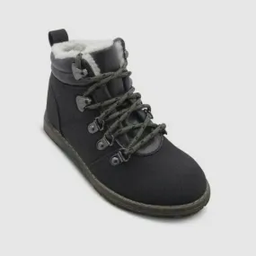 <div><span style="font-family: Arial;"><strong>Cat &amp; Jack&trade; Boys Jonathan Lug Fashion Hiking Boots - Black - Size 2</strong></span></div>

<p>&nbsp;</p>
