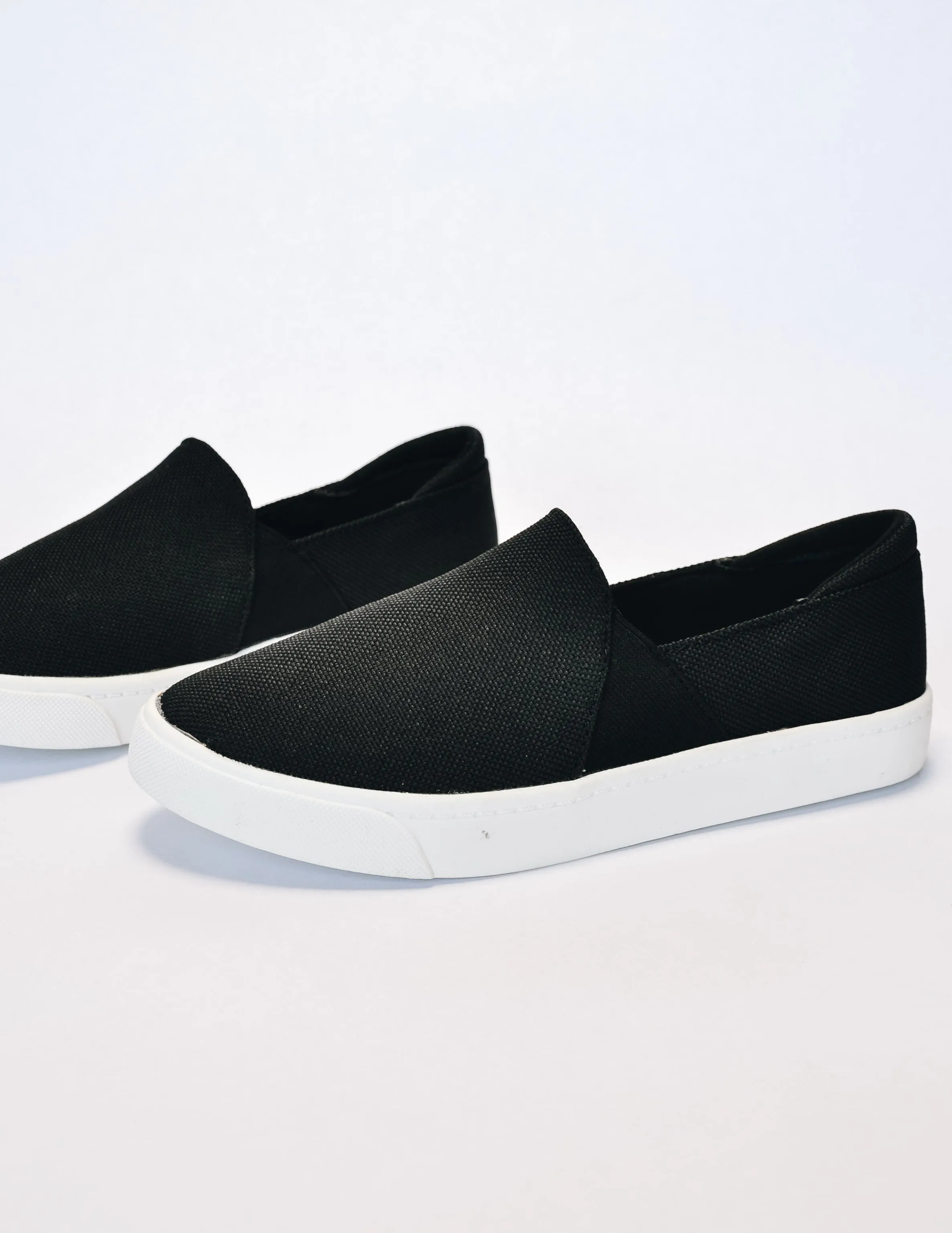 WEEKEND WANDERER SNEAKER - Black